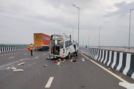 दिल्ली-मुंबई एक्सप्रेसवे पर कोहरे का कहर, 20 गाड़ियों की भीषण टक्कर दो पुलिस अफसर सहित 4 की मौत…