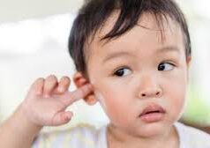क्या बच्चे के कान में तेल डालना चाहिए? क्या कहते हैं एक्सपर्ट….