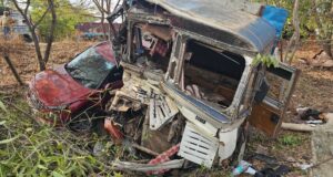 टिप्पर और ट्रक में आमने-सामने की भिड़ंत, हादसे में कार भी चपेट में आई, 1 की मौत, 6 घायल