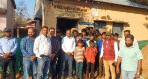 एस डी एम मनोज मरकाम अधिकारियो साथ बीहड वनाचल का दौरा कर ग्रामीणो की समस्याओ से हुए रूबरू