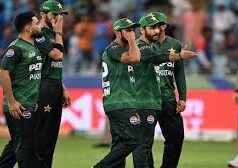 IND vs PAK: पाकिस्तान में खौफ का माहौल, कहीं इसलिए तो भारत के खिलाफ मैच से नहीं हटा पीछे