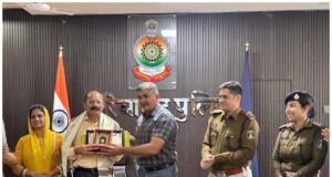 गरियाबंद पुलिस परिवार के द्वारा सेवानिवृत्त गोपाल राम साहू जी सहायक उप निरीक्षक को ससम्मान दी गई विदाई