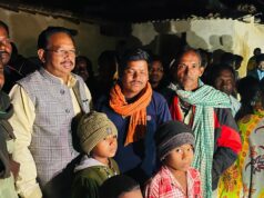 पण्डो समाज के बीच पहुंचे क्षेत्रीय विधायक, प्रबोध मिंज हालचाल जाना