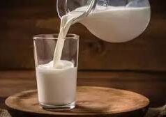ठंडा दूध पीने से क्या होता है? जानें इससे सेहत को फायदा होता है या नुकसान?