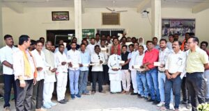 उपमुख्यमंत्री ने कबीर कुटियों को वाद्ययंत्रों के लिए 4.25 लाख रूपए का किया वितरण