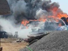 ठेकेदार के यार्ड में लगी भीषण आग, रेल ट्रैक निर्माण सामग्री जलकर राख