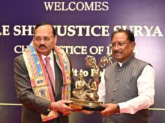 मुख्यमंत्री विष्णुदेव साय ने भारत के मुख्य न्यायाधीश न्यायमूर्ति सूर्यकांत का किया आत्मीय स्वागत