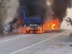 कोयला-सीमेंट लोड वाहनों के बीच टक्कर, आग लगने से जिंदा जला ड्राइवर