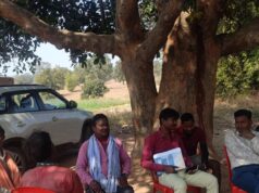 राशन वितरण नहीं होने की शिकायत के बाद जांच करने पहुंचे खाद्य निरीक्षक