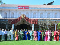 राज्यपाल के गोद ग्राम टेमरी के ग्रामीणों ने किया लोकभवन का भ्रमण