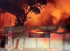 फर्नीचर दुकान में लगी आग, करोड़ों का सामान जलकर स्वाहा