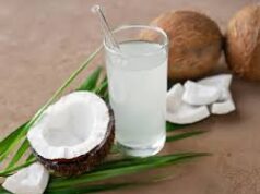 सुबह खाली पेट नारियल पानी पीने के क्या फायदे हैं? जानिये एक्सपेक्ट से…