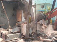 भगवान भोलेनाथ की बारात में युवक की हत्या, आरोपी के होटल पर चला बुलडोजर