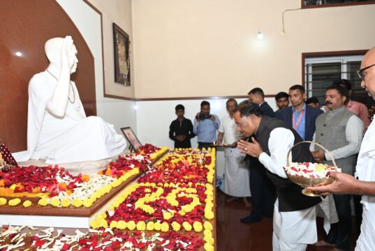 अघोर गुरु पीठ बनोरा पहुंचे मुख्यमंत्री साय, गुरु दर्शन कर लिया आशीर्वाद