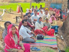 गांव में खेतिहर मजदूरों और किसानों के साथ भाजपा कार्यकर्ताओं ने सुनी ‘मन की बात’