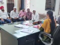 कांग्रेस ने बिना हेलमेट एकाएक कार्रवाई पर जताई आपत्ति