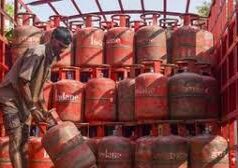 LPG Cylinder Price: आपके शहर में क्या बदल गए गैस सिलिंडर के दाम? चेक करें नया रेट