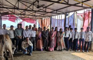 खरोरा में शिक्षकों द्वारा गौ सेवा हेतु सराहनीय पहल, गौधाम में कराया पौष्टिक चारे का प्रबंध