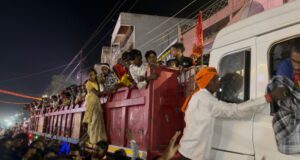 थाना खरोरा पुलिस द्वारा माल वाहक ट्रैलर वाहन में सवारी बैठाने वाले आरोपी चालक को किया गया गिरफ्तार