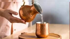 किसी अमृत से कम नहीं तांबे के बर्तन में रखा पानी, पीने से मिल सकते हैं ये अद्भुत फायदे