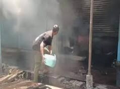 शॉपिंग कॉम्प्लेक्स में इलेक्ट्रॉनिक दुकान में आग, मचा हड़कंप