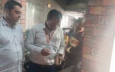 खाद्य विभाग द्वारा महासमुंद, बागबाहरा एवं तुमगांव क्षेत्र के विभिन्न प्रतिष्ठानों का निरीक्षण कर नमूना जांच की कार्रवाई की गई