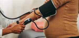 इतना से ज्यादा रहता है ब्लड प्रेशर तो बढ़ जाता है स्ट्रोक का खतरा,जाने डॉक्टर से..