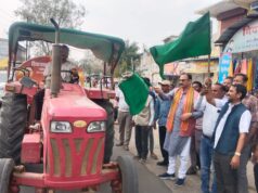 खड़गवां के 28 पंचायतों को टैंकर की सौगात, अब विशेष आयोजनों में नहीं होंगे ग्रामवासी परेशान, स्वास्थ्य मंत्री ने हरी झंडी दिखाकर किया रवाना