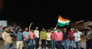 भारत की ऐतिहासिक जीत पर नगरी में जश्न, युवाओं ने आतिशबाजी कर मनाई खुशी