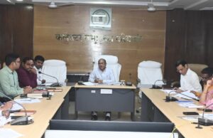 कलेक्टर ने कृषि एवं समवर्गीय विभागों की ली संयुक्त समीक्षा बैठक ,ग्रामीण अर्थव्यवस्था सुदृढ़ करने समन्वित कार्य पर दिया जोर
