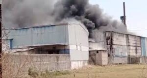 आग की चपेट में राइस मिल…उठा धुएं का गुबार