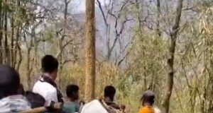 17 किमी खाट पर ढोया मरीज: गरियाबंद में स्वास्थ्य व्यवस्था की खुली पोल