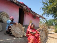 महतारी वंदन योजना ने श्यामा बाई की बदली किस्मत:बांसशिल्प कला को निखारने में मिल रही मदद, आजीविका का भी हो रहा विस्तार