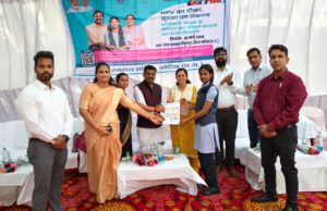 जिला अस्पताल बैकुंठपुर में टीकाकरण अभियान का शुभारंभ, किशोरियों को मिलेगा निःशुल्क टीका