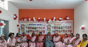 फूलों की होली में झूमीं मातृशक्ति:गरियाबंद में रंग-गुलाल और गीतों की गूंज, श्रीराधे नवल किशोरी महिला मानस समिति का होली मिलन समारोह