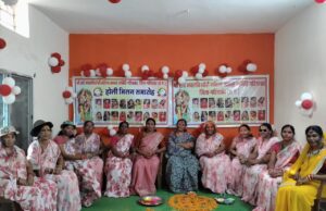 फूलों की होली में झूमीं मातृशक्ति:गरियाबंद में रंग-गुलाल और गीतों की गूंज, श्रीराधे नवल किशोरी महिला मानस समिति का होली मिलन समारोह