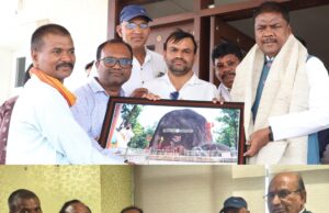 लंबित मांगों पर सहकारी कर्मचारियों का प्रतिनिधिमंडल मंत्री केदार कश्यप व प्राधिकृत अध्यक्ष शशिकांत द्विवेदी से की मुलाक़ात,मिला जल्द समाधान का आश्वासन