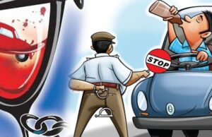 गरियाबंद पुलिस की यातायात नियमों के उल्लंघन पर कार्यवाही पिछले एक सप्ताह में कुल 43 ‘‘ड्रंक एंड ड्राइव’’ शराब पीकर गाड़ी चलाने वालो पर न्यायालयीन प्रकरण दर्ज किया गया