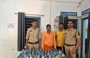 “पुसौर में अवैध शराब पर पुलिस का शिकंजा, स्कूटी सवार आरोपी 70 नग मदिरा के साथ पकड़ा गया”