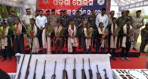 11 नक्सलियों ने किया सरेंडर, ओडिशा-छग बॉर्डर में थे सक्रिय