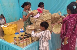 सेवई घास की टोकनी से बदली जिंदगी: समूह की महिलाएं बन रहीं आत्मनिर्भर