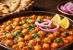 घर पर बनाना है ढाबा स्टाइल में छोले, तो नोट कर लें ये एकदम आसान रेसिपी