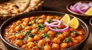 घर पर बनाना है ढाबा स्टाइल में छोले, तो नोट कर लें ये एकदम आसान रेसिपी