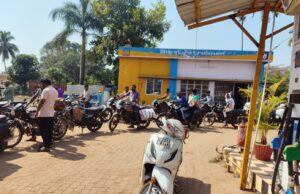 पेट्रोल की किल्लत , अफवाहों से लगी लंबी कतारें – जनता में बेचैनी, लेकिन आपूर्ति सामान्य