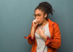 मौसम बदलते ही बढ़ी सूखी खांसी की समस्या, क्या है बचाव?