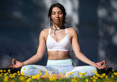 डिलीवरी के बाद हर महिला को करना चाहिए योग, शारीरिक और मानिसक सेहत के लिए है फायदेमंद