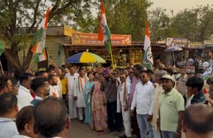 खरोरा में कांग्रेस का उग्र प्रदर्शन: पुतला दहन कर साय सरकार को घेरा