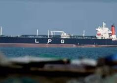 युद्ध के बीच भारत पहुंची राहत, 54 हजार टन LPG लेकर मुंद्रा पोर्ट पहुंचा जहाज…