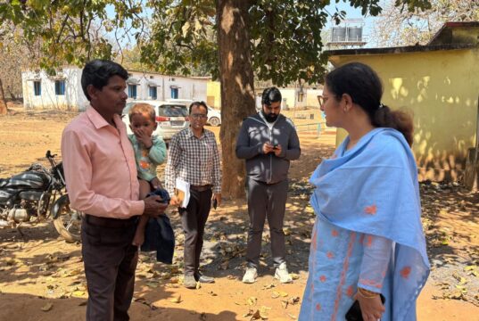 ‘पगडंडी से विकास की राह-कलेक्टर चंदन त्रिपाठी ने सुनी गांव की आवाज’