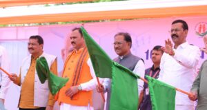 प्रदेश की लाइफलाइन हुई सशक्त: मुख्यमंत्री विष्णुदेव साय ने 370 नई एम्बुलेंस को दिखाई हरी झंडी